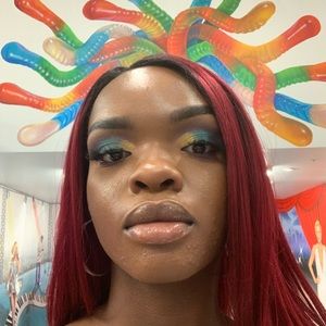 Hello ladies and gents I’m Janee